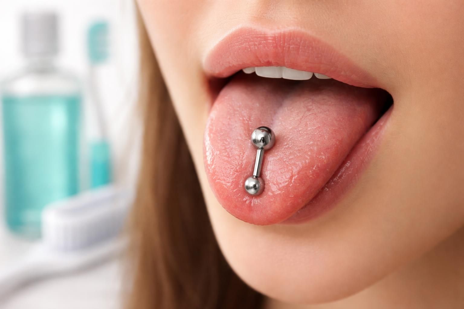 découvrez tout ce qu'il faut savoir sur le piercing à la langue : choix des bijoux adaptés, conseils d'hygiène essentiels et soin pour éviter les infections.